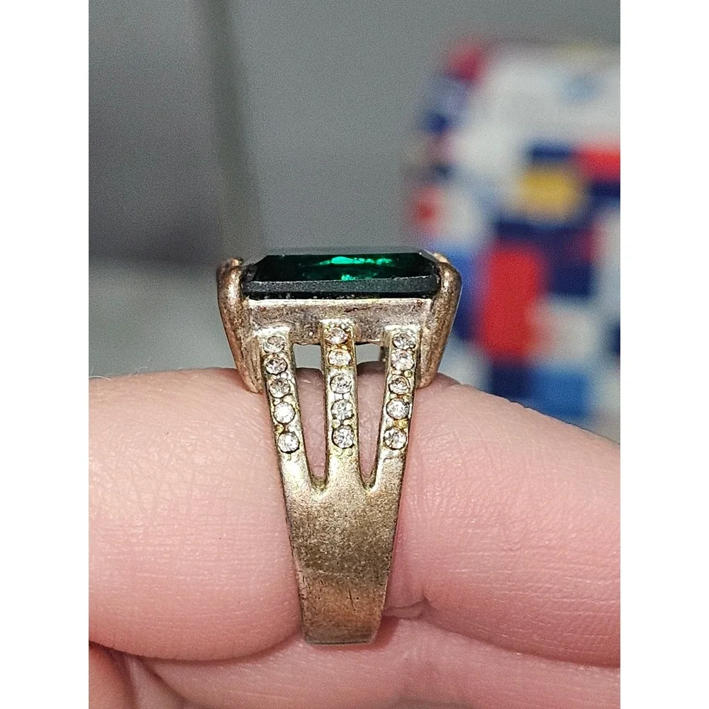 Emerald Green Cocktail Ring Gold Tone Rhinestone Triple Band Statement Size 6.5